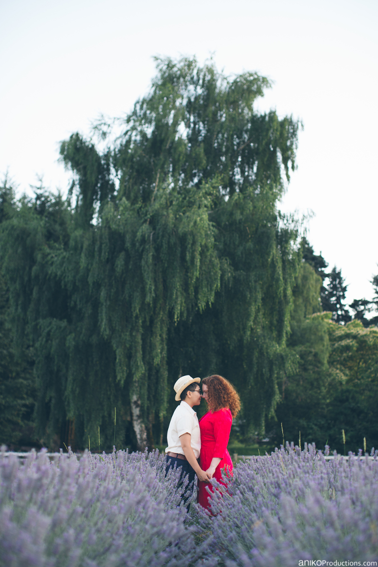 portland-engagement-photo-sauvie-island-lavender-farm-berry10