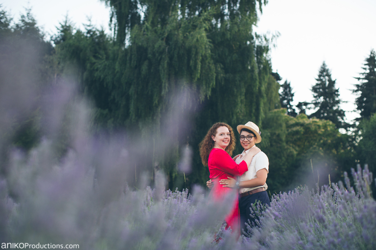 portland-engagement-photo-sauvie-island-lavender-farm-berry9