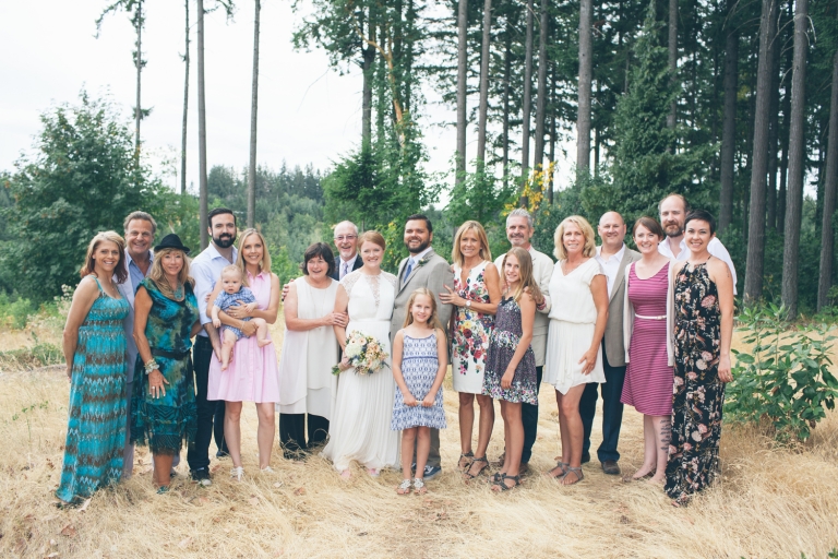 oregon-vineyard-wedding-family